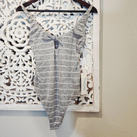 BEACH BUNNY PEYTON BODYSUIT STRIPES FRONT BOW DETAIL NWT SZ LARGE - Picture 11 of 15